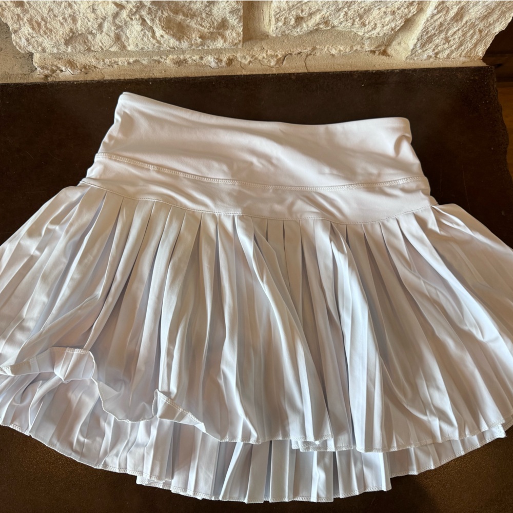 Gold Hinge White Pleated skirt 15” medium